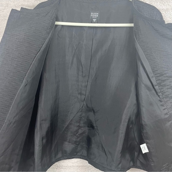 Eileen Fisher Women's 100% Silk Black Crinkle Magnetic Button Jacket Sz LP - Picture 6 of 15